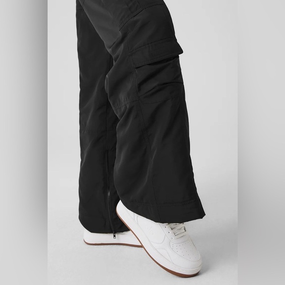 Alo Yoga High-Waist Ski-Moto Black Puffer Cargo Pocket Zipper Hem Pants EUC XXS - Picture 4 of 10